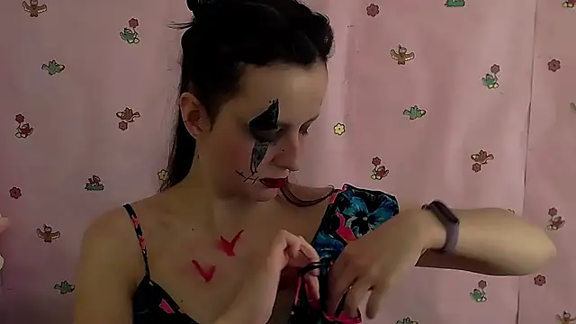 Snapshot of FeelMe__ chatting on 10/31/25, 10:45 FeelMe online show from 10/31/25, 10:45