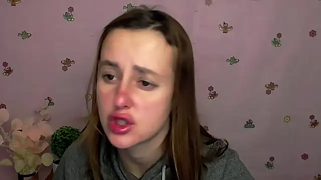 Snapshot of FeelMe__ chatting on 10/18/25, 06:04 FeelMe online show from 10/18/25, 06:04