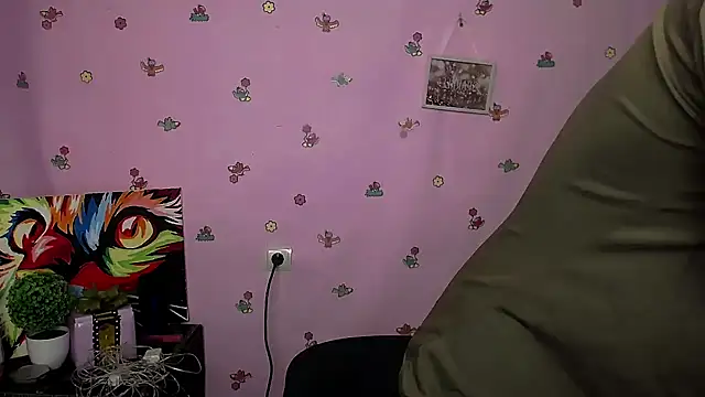 Snapshot of FeelMe__ chatting on 12/17/25, 10:42 FeelMe online show from 12/17/25, 10:42