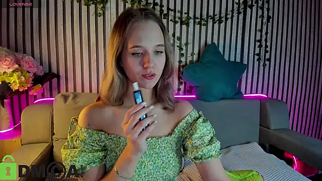 Snapshot of Casey_Sweeet chatting on 12/15/25, 09:15 Casey Sweeet online show from 12/15/25, 09:15