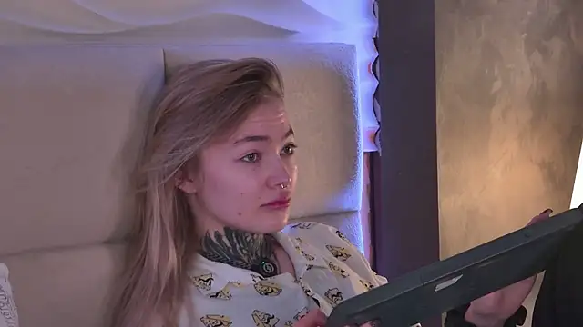 AriWild online show from 11/06/25, 02:26