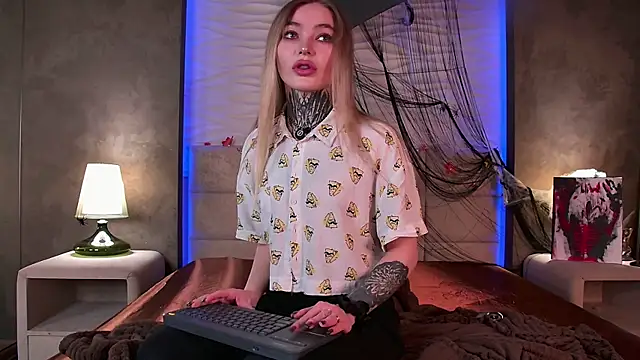 AriWild online show from 11/04/25, 04:16