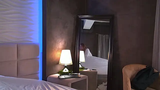 AriWild online show from 03/19/26, 05:07