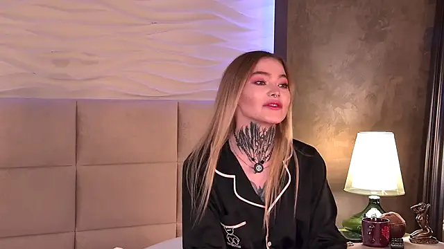 AriWild online show from 12/02/25, 04:14