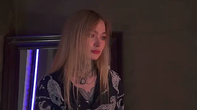 Snapshot of AriWild chatting on 09/18/25, 04:15 AriWild online show from 09/18/25, 04:15