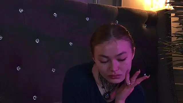 AriWild online show from 05/04/26, 04:27