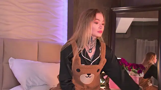 AriWild online show from 11/28/25, 03:50