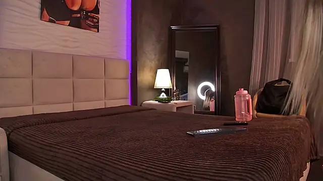 Snapshot of AriWild chatting on 10/13/25, 04:36 AriWild online show from 10/13/25, 04:36