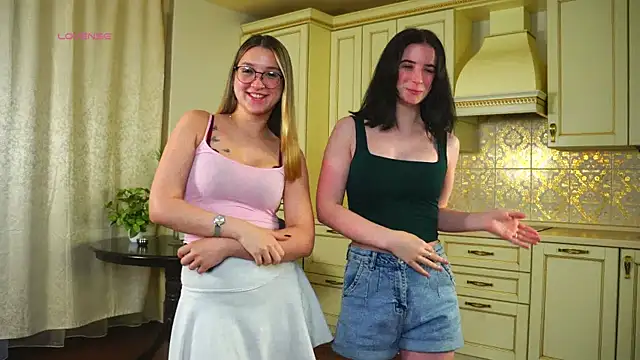 Snapshot of DarelleFaux chatting on 11/10/25, 03:33 DarelleFaux online show from 11/10/25, 03:33