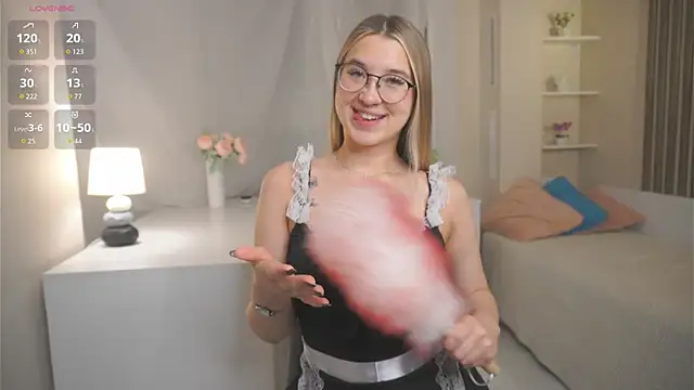 Snapshot of DarelleFaux chatting on 12/16/25, 03:11 DarelleFaux online show from 12/16/25, 03:11