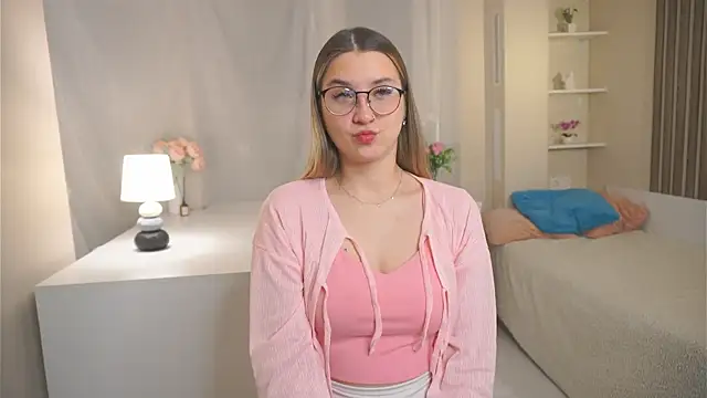 Snapshot of DarelleFaux chatting on 11/29/25, 03:17 DarelleFaux online show from 11/29/25, 03:17