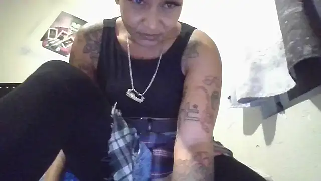 Snapshot of Flossee chatting on 09/26/25, 11:17 Flossee online show from 09/26/25, 11:17