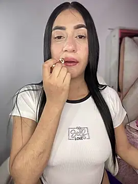 Snapshot of isabela_l chatting on 04/03/26, 12:06 isabela l online show from 04/03/26, 12:06