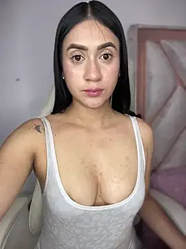Snapshot of isabela_l chatting on 03/08/26, 03:21 isabela l online show from 03/08/26, 03:21