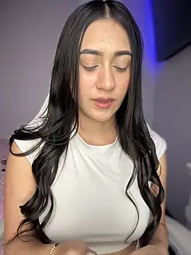 isabela l online show from 09/26/25, 07:43