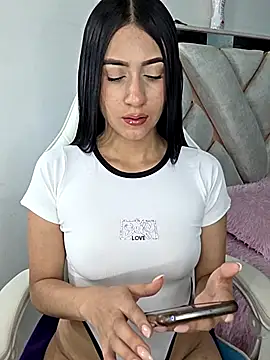 Snapshot of isabela_l chatting on 05/15/26, 12:30 isabela l online show from 05/15/26, 12:30