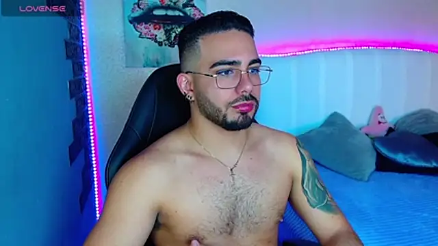 Snapshot of adamhairy chatting on 07/11/26, 06:52 adamhairy online show from 07/11/26, 06:52