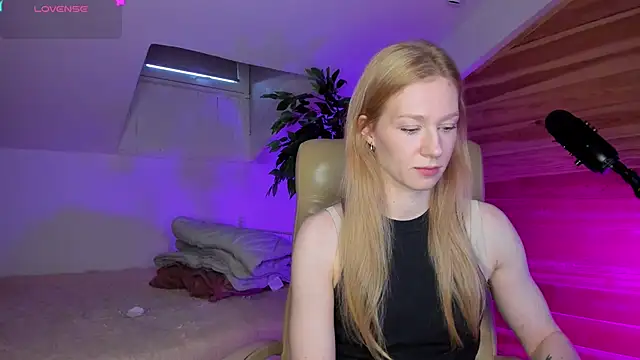 AuroraShoww online show from 11/22/25, 12:59