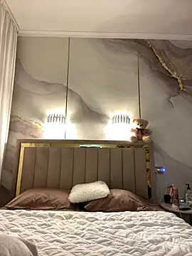 TiffaNoel online show from 12/15/25, 04:02