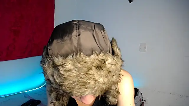 Snapshot of lucky_stricke chatting on 12/21/25, 06:37 lucky stricke online show from 12/21/25, 06:37