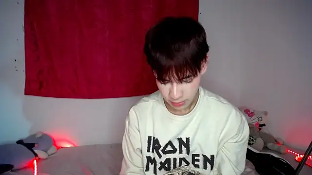 Snapshot of lucky_stricke chatting on 12/19/25, 07:11 lucky stricke online show from 12/19/25, 07:11