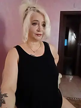 Snapshot of SquirtMilf00 chatting on 06/10/26, 03:08 SquirtMilf00 online show from 06/10/26, 03:08
