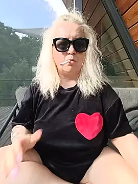 Snapshot of SquirtMilf00 chatting on 07/08/26, 03:02 SquirtMilf00 online show from 07/08/26, 03:02