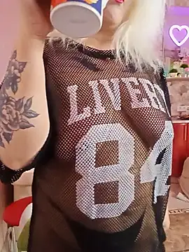 Snapshot of SquirtMilf00 chatting on 06/17/26, 02:55 SquirtMilf00 online show from 06/17/26, 02:55