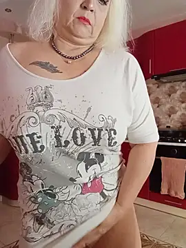 SquirtMilf00 online show from 09/24/25, 03:02