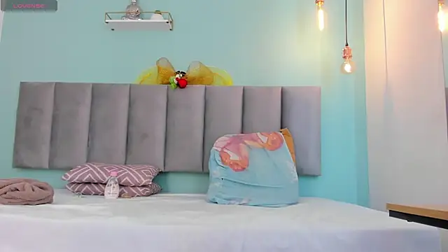 Snapshot of genesis4u chatting on 12/15/25, 12:11 genesis4u online show from 12/15/25, 12:11