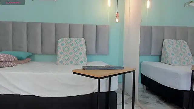 Snapshot of genesis4u chatting on 11/14/25, 12:31 genesis4u online show from 11/14/25, 12:31