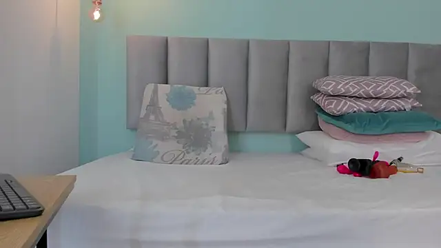 Snapshot of genesis4u chatting on 10/22/25, 12:26 genesis4u online show from 10/22/25, 12:26