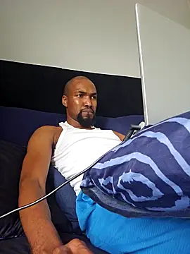 Snapshot of mojaymort chatting on 12/17/25, 12:43 mojaymort online show from 12/17/25, 12:43