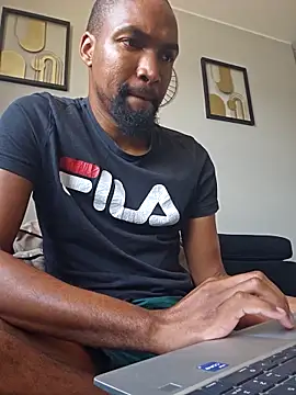 Snapshot of mojaymort chatting on 10/15/25, 10:12 mojaymort online show from 10/15/25, 10:12