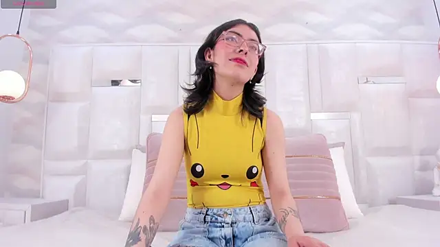 Im Molly Angel online show from 10/27/25, 08:10