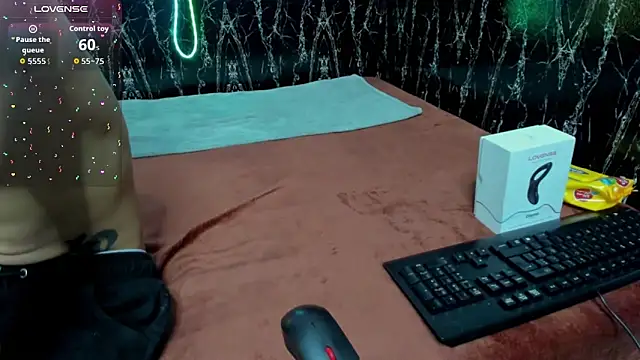 nextboywell1 online show from 12/21/25, 01:52