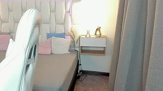 nextboywell1 online show from 04/14/26, 04:28