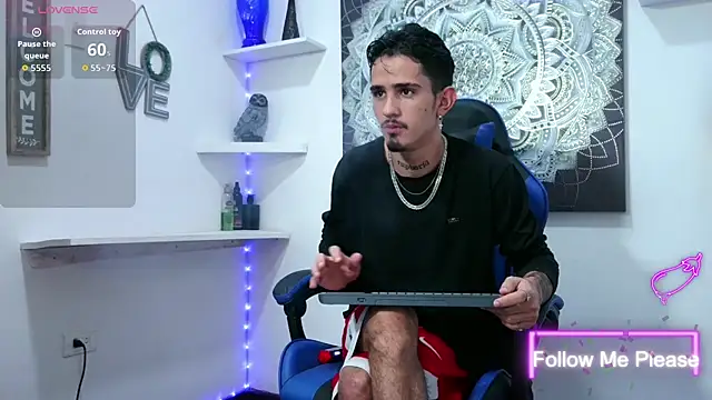 nextboywell1 online show from 04/18/26, 03:20