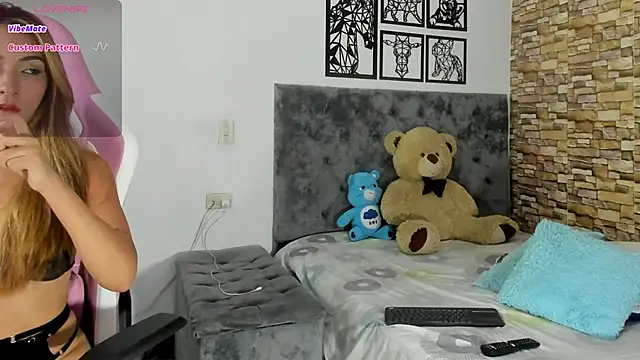 Luisa Red online show from 11/18/25, 01:32