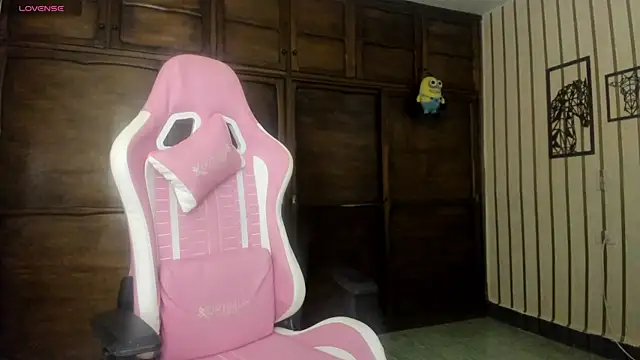 Luisa Red online show from 04/15/26, 02:28