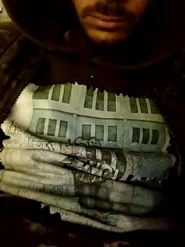 Snapshot of ParousFlow chatting on 10/19/25, 01:52 ParousFlow online show from 10/19/25, 01:52