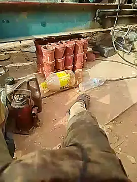 Snapshot of ParousFlow chatting on 10/17/25, 02:41 ParousFlow online show from 10/17/25, 02:41