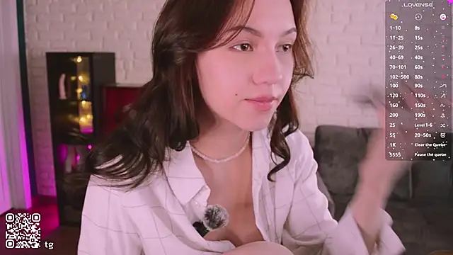 Snapshot of KendalHottt chatting on 10/12/25, 05:53 KendalHottt online show from 10/12/25, 05:53