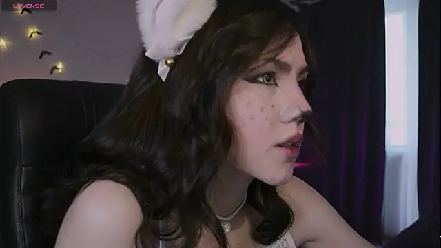 Snapshot of KendalHottt chatting on 10/30/25, 03:38 KendalHottt online show from 10/30/25, 03:38