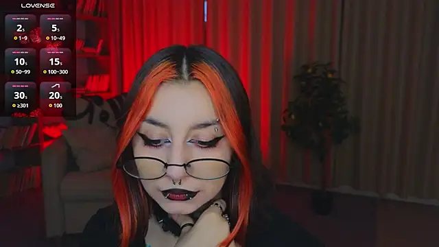 Snapshot of Mistress__Marcelline chatting on 06/11/26, 02:11 Mistress Marcelline online show from 06/11/26, 02:11