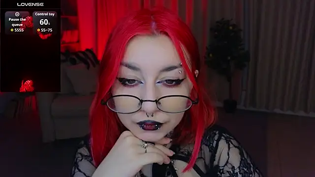 Snapshot of Mistress__Marcelline chatting on 07/04/26, 01:12 Mistress Marcelline online show from 07/04/26, 01:12
