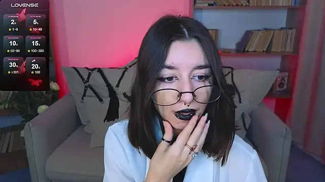 Snapshot of Mistress__Marcelline chatting on 09/10/25, 09:41 Mistress Marcelline online show from 09/10/25, 09:41