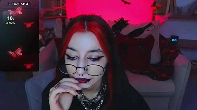 Snapshot of Mistress__Marcelline chatting on 10/31/25, 10:23 Mistress Marcelline online show from 10/31/25, 10:23