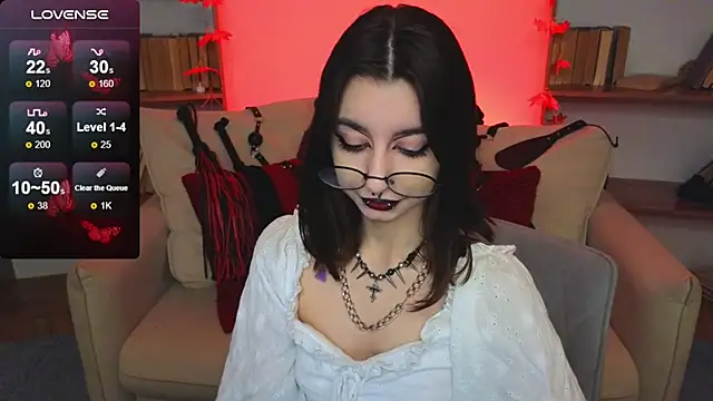 Snapshot of Mistress__Marcelline chatting on 10/06/25, 09:32 Mistress Marcelline online show from 10/06/25, 09:32