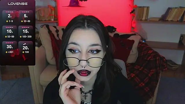 Snapshot of Mistress__Marcelline chatting on 10/19/25, 09:34 Mistress Marcelline online show from 10/19/25, 09:34